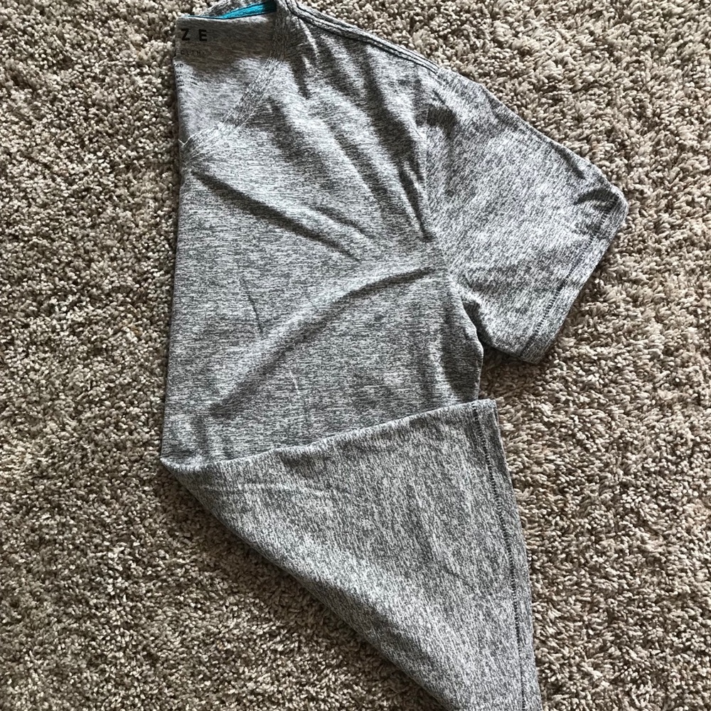 Noize athletic tee